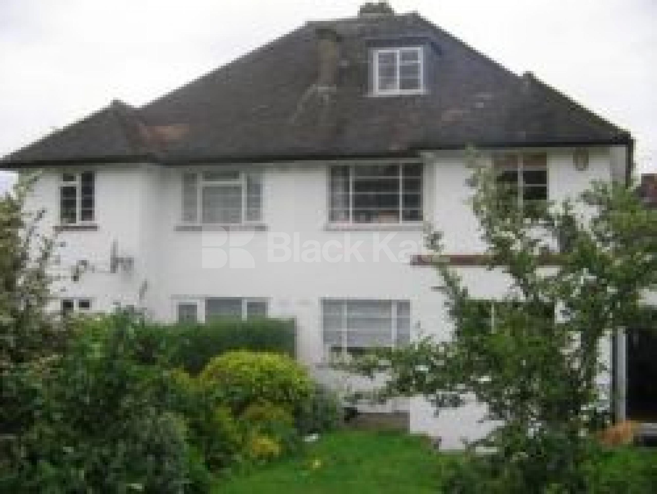 			GREAT LOCATION!!!, 4 Bedroom, 1 bath, 1 reception Terraced House			 Ludlow Way, HAMPSTEAD GARDEN SUBURB N2 N2